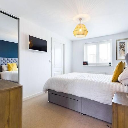 Chic City Centre Apartment With Allocated Parking スウォンジー エクステリア 写真