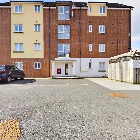 Chic City Centre Apartment With Allocated Parking スウォンジー エクステリア 写真