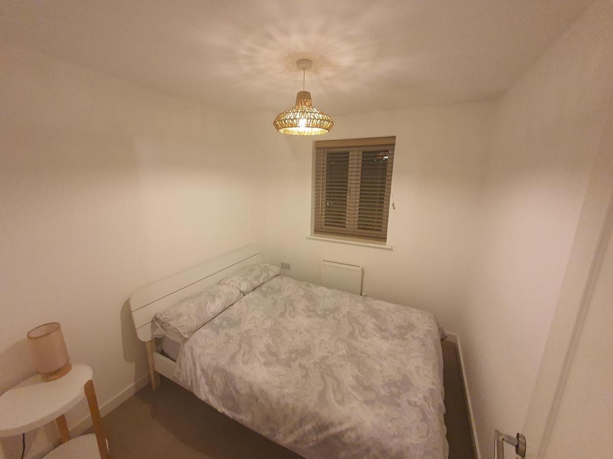 Chic City Centre Apartment With Allocated Parking スウォンジー エクステリア 写真